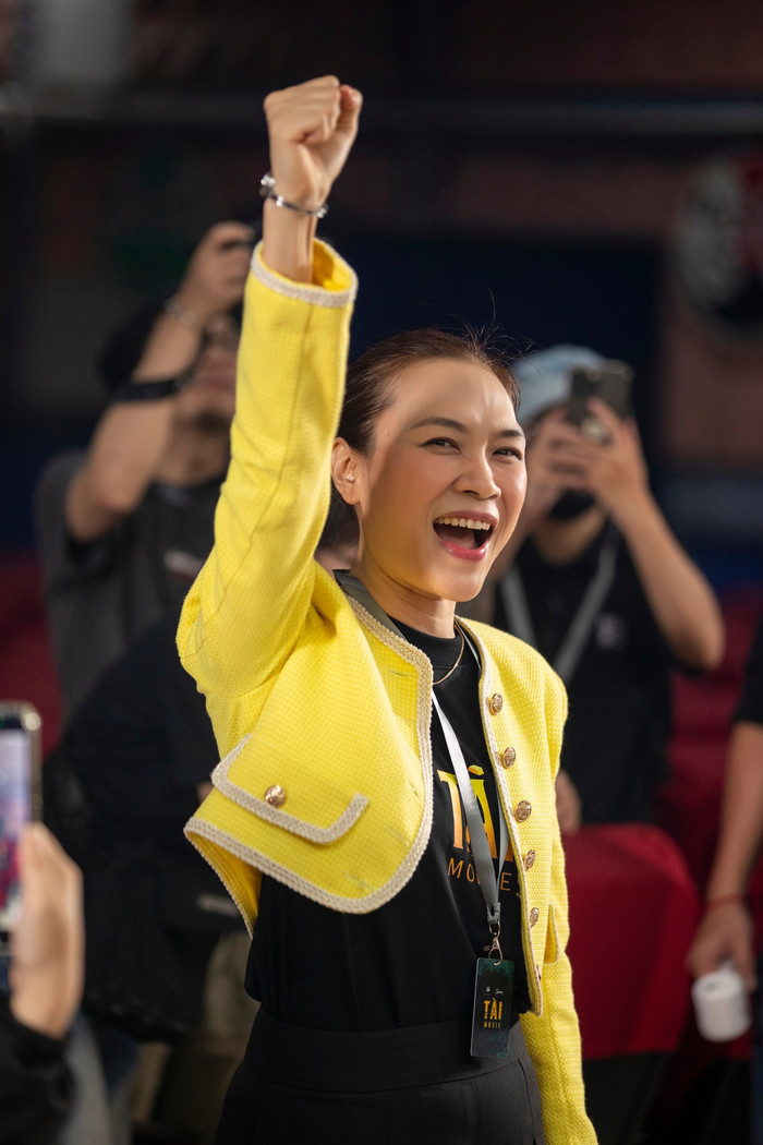 Mỹ Tâm thể hiện nguồn năng lượng tích cực khi có mặt trong lễ khai máy dự án phim điện ảnh do Mai Tài Phến làm đạo diễn. Ảnh: FBNV