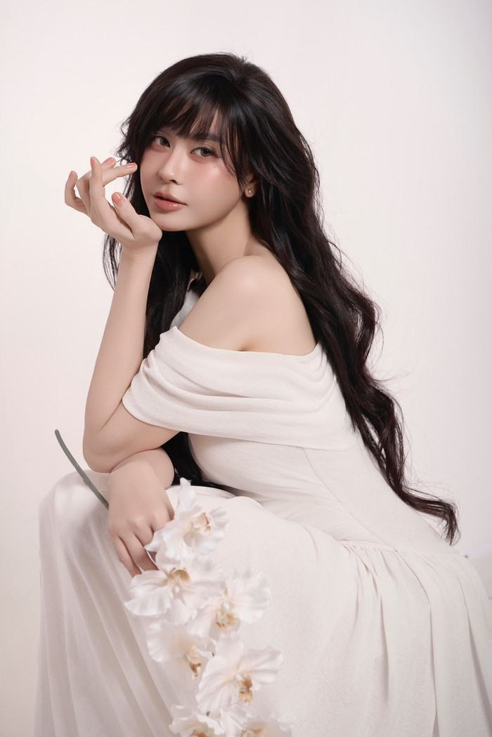 Trương Quỳnh Anh từng sở hữu xe sang 2 tỷ. Ảnh: FBNV