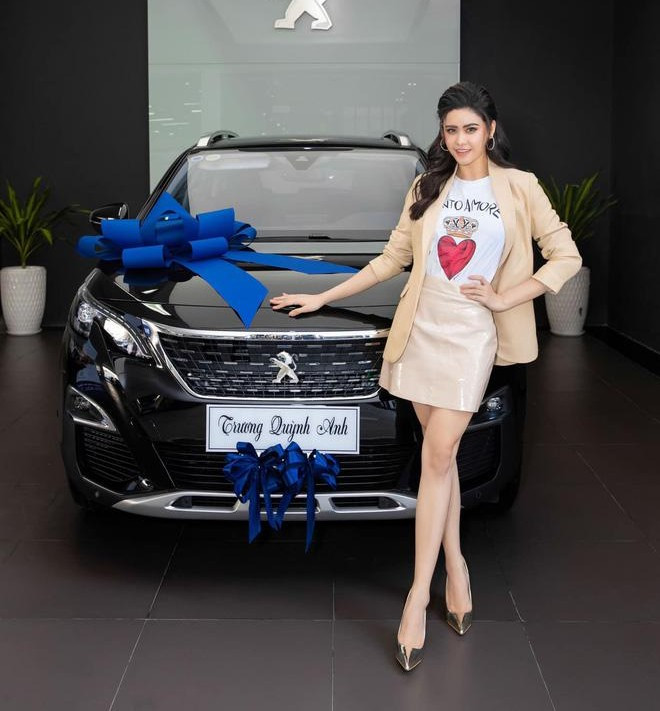 Xe sang 2 tỷ của Trương Quỳnh Anh.