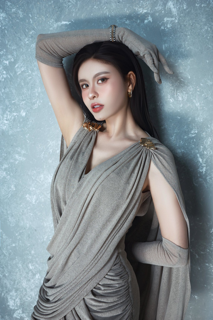 Trương Quỳnh Anh lựa chọn mẫu xe sang trị giá 2 tỷ đồng. Ảnh: FBNV