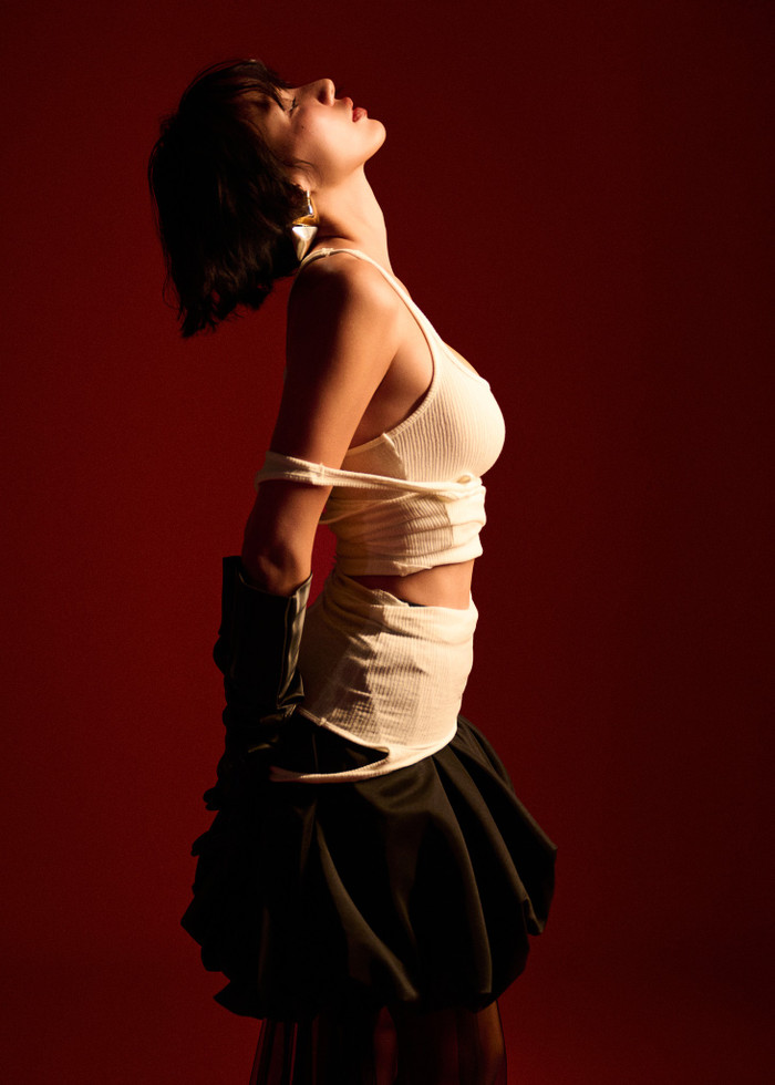 Nữ ca sĩ Việt khoe body múi cục cục, ai nhìn cũng 'sốc' Ảnh 4