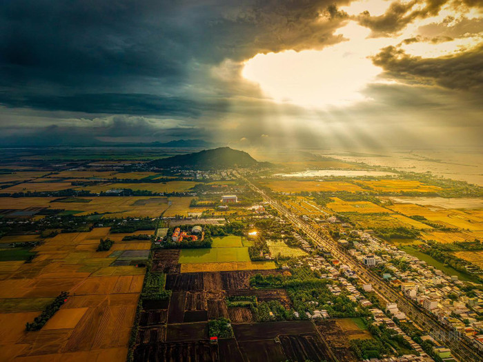 Khung cảnh tuyệt đẹp của An Giang với núi non hùng vĩ và những cánh đồng tít tắp được nhiều du khách yêu thích. (Ảnh: Tôi là Sơn Phi / page Lang thang An Giang)