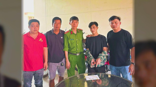 Đối tượng Huỳnh Văn Hiếu bị bắt giữ. Ảnh: Công an phường An Tịnh&nbsp;