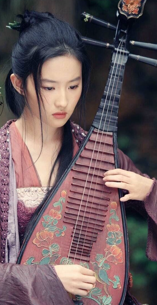 Lưu Diệc Phi lần đầu góp mặt trong dự án điện ảnh Hollywood, đóng cùng Thành Long và Lý Liên Kiệt. Đây là bước thử sức quan trọng với thị trường quốc tế.