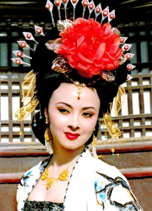 Nét đẹp quý phái, uyển chuyển của Chu Khiết tái hiện hoàn hảo hình tượng Dương Quý Phi trong tưởng tượng của khán giả - Ảnh: Baidu