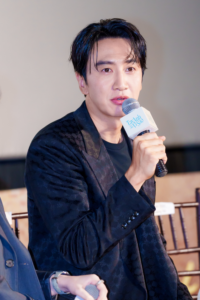 Lee Kwang Soo sẽ đảm nhận vai trò người dẫn chương trình trong lễ cưới của Shin Min Ah và Kim Woo Bin.