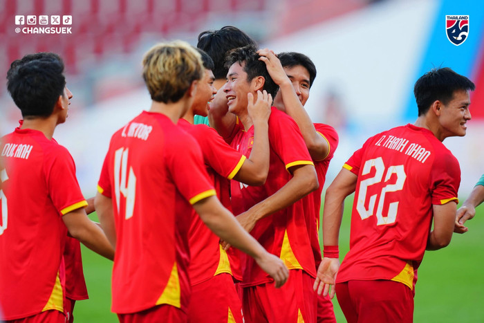 Tờ CNN Indonesia cho rằng Việt Nam muốn vô địch SEA Games 33 phải vượt qua chính mình, bởi có thành tích kém khi đối đầu với Thái Lan. Ảnh: FAT