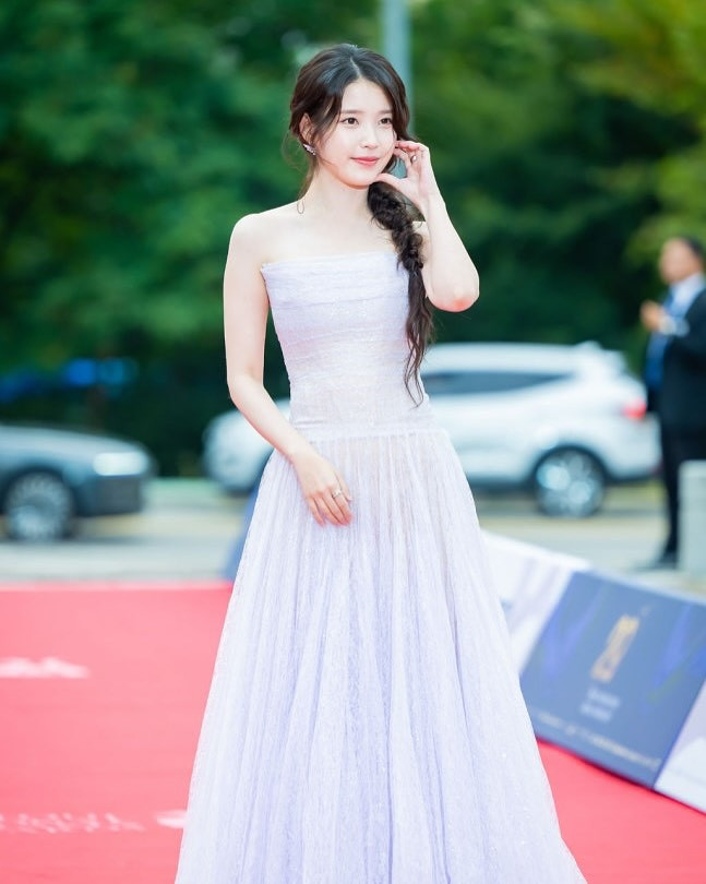 Thời gian đầu khi mới chuyển sang đóng phim, IU chưa nhận được nhiều phản hồi tích cực từ phía khán giả. Dần dần người đẹp đã chinh phục công chúng nhờ khả năng diễn xuất tự nhiên và sự chăm chỉ. Ảnh: IGNV