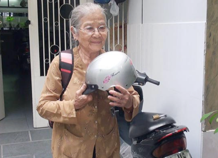 NSƯT Phi Điểu thể hiện sự nhiệt huyết khi tham gia diễn xuất. Ảnh chụp màn hình