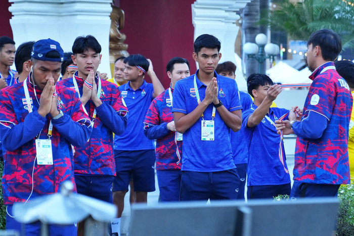 U22 Thái Lan đã làm lễ cầu may mắn trước khi đấu U22 Việt Nam ở chung kết. Ảnh: FAT