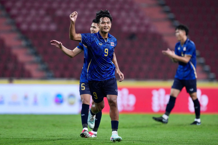 Yotsakorn Burapha, chân sút cạnh tranh với Đình Bắc về danh hiệu Cầu thủ hay nhất SEA Games 33 đã sút phạt tung lưới U22 Việt Nam. Ảnh: FAT