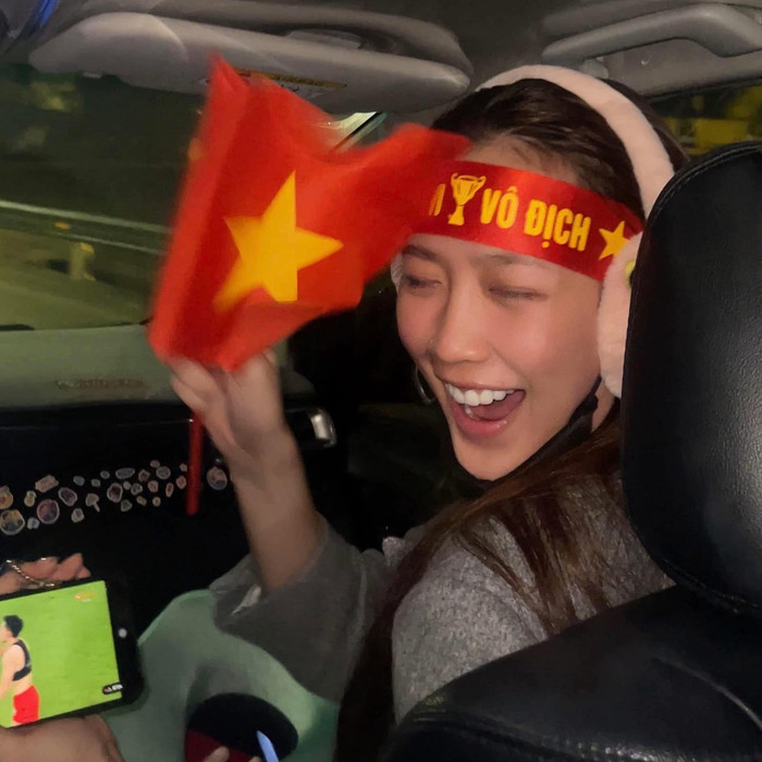 Á hậu Bảo Ngọc vui mừng trước chiến thắng của U22 Việt Nam. Ảnh: FBNV