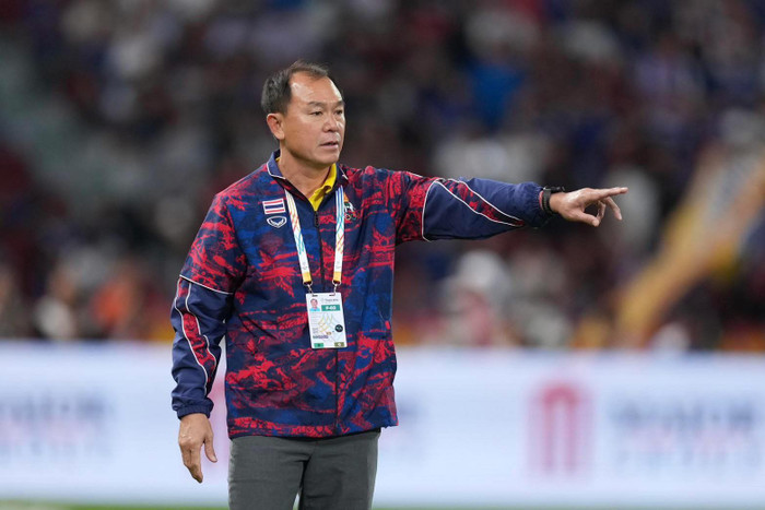 HLV Thái Lan xin lỗi sau khi vỡ mộng xưng bá trước Việt Nam. Ảnh: FAT