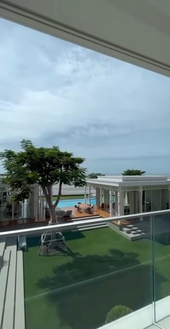 Hiện nay, Madam Pang thỉnh thoảng đăng tải hình ảnh về căn biệt thự nghỉ dưỡng ven biển trên mạng xã hội. Với nữ tỷ phú, sự sang trọng không phải là thước đo hạnh phúc, mà chỉ nên đóng vai trò bổ trợ, giúp cuộc sống trở nên dễ chịu và trọn vẹn hơn.