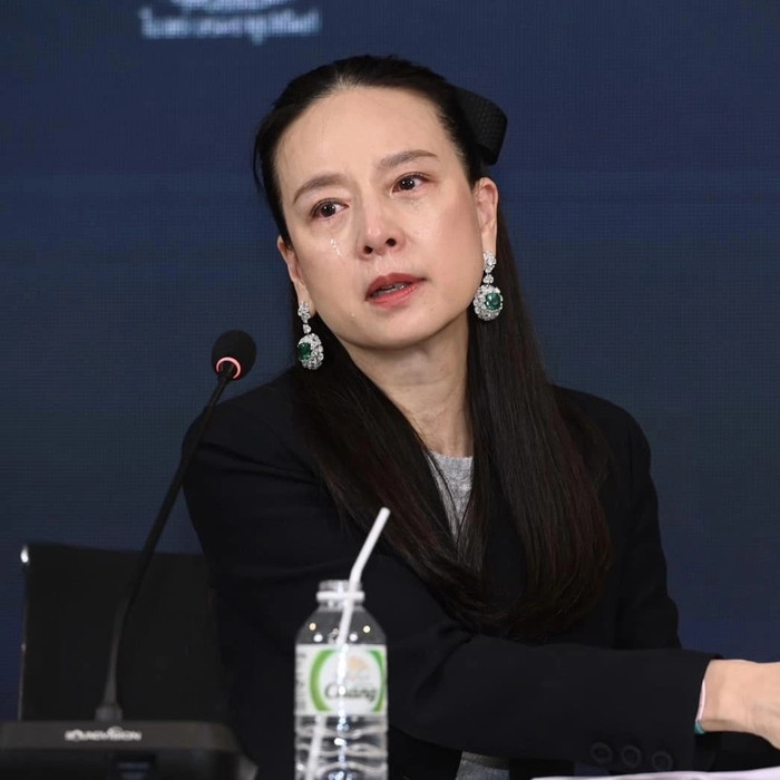 Madam Pang là gương mặt quen thuộc trong giới kinh doanh và thể thao Thái Lan. Bà hiện giữ vị trí Chủ tịch kiêm Giám đốc điều hành Muang Thai Life Assurance – một trong những doanh nghiệp bảo hiểm lớn nhất nước này.&nbsp;