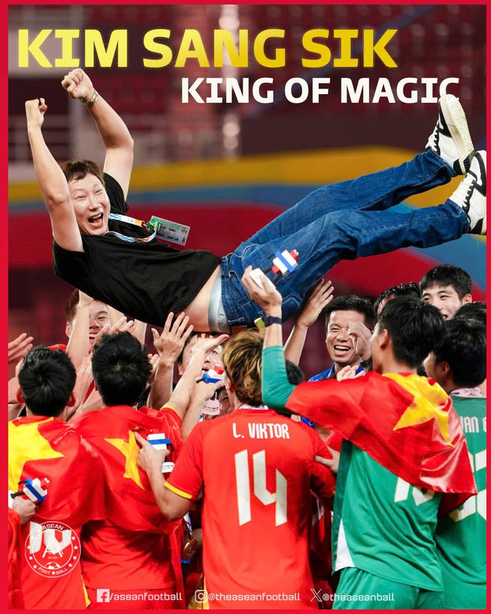 Nhiều CĐV đã gọi HLV Kim Sang Sik là vị vua mới của bóng đá Đông Nam Á, bởi một năm có ba chức vô địch. Ảnh: Asean Football