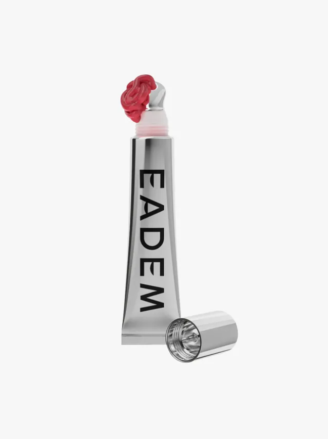 EADEM Le Chouchou Lip Softening Balm: Sản phẩm dưỡng môi tẩy tế bào chết nhẹ và dưỡng ẩm sâu, lý tưởng cho môi khô mùa lạnh. Ảnh: Vogue