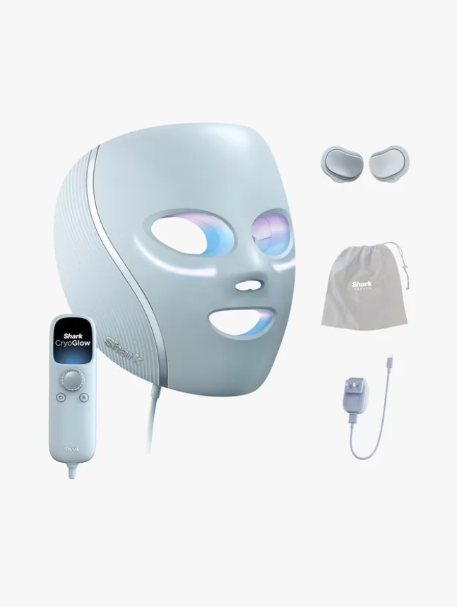 Shark CryoGlow LED Face Mask: Thiết bị LED chăm sóc da tại nhà tích hợp liệu pháp lạnh và ánh sáng đỏ, đem lại làn da sáng khỏe mà các beauty creator không ngừng “test”. Ảnh: Vogue