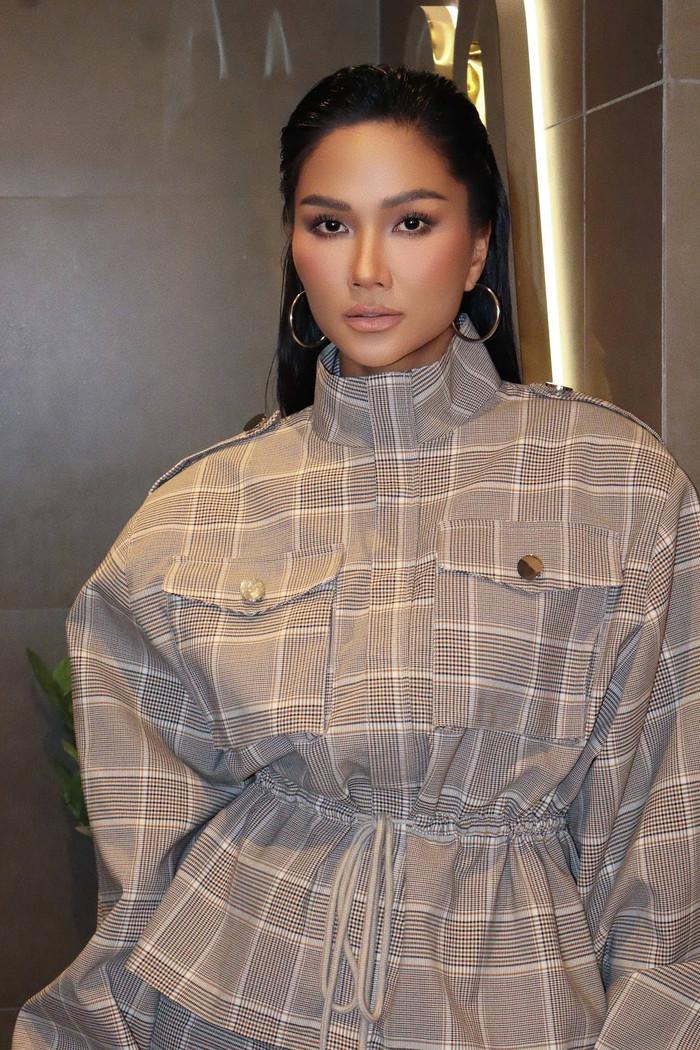 H'Hen Niê đã đi làm trở lại từ đầu tháng 12. Ảnh: FBNV