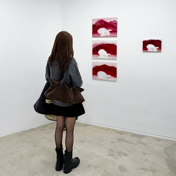 Đôi chân khẳng khiu, gầy gò của Yoon Eun Hye khiến nhiều người không khỏi lo lắng. Ảnh: IGNV