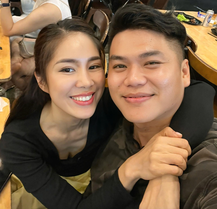 Hình ảnh mới nhất của vợ chồng Lê Phương. Ảnh: FBNV