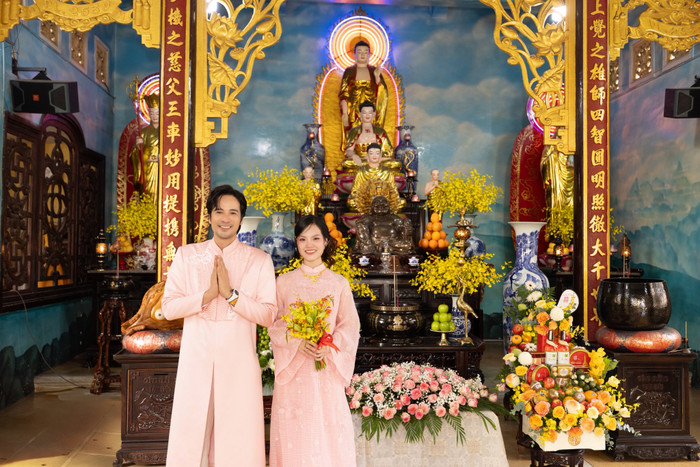 Nam diễn viên Đoàn Minh Tài và bạn gái đã làm lễ hằng thuận từ ngày 17/12. Ảnh: FBNV