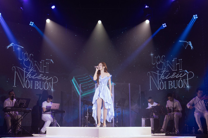 Hương Tràm ôm người yêu cũ trên sân khấu Ảnh 3