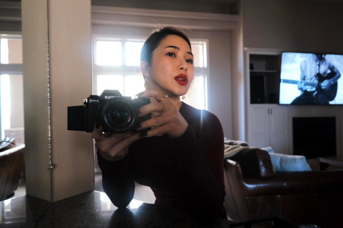 Chiếc máy ảnh giá 8 chữ số của Hương Tràm sử dụng được trong nhiều điều kiện khác nhau (Ảnh: FBNV).