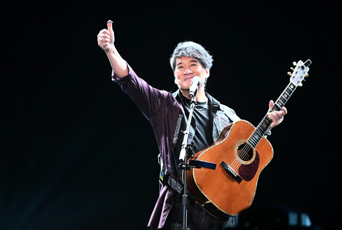 Nam ca sĩ gạo cội khiến cõi mạng 'dậy sóng' với ngoại hình thay đổi ở tuổi 64 Ảnh 2