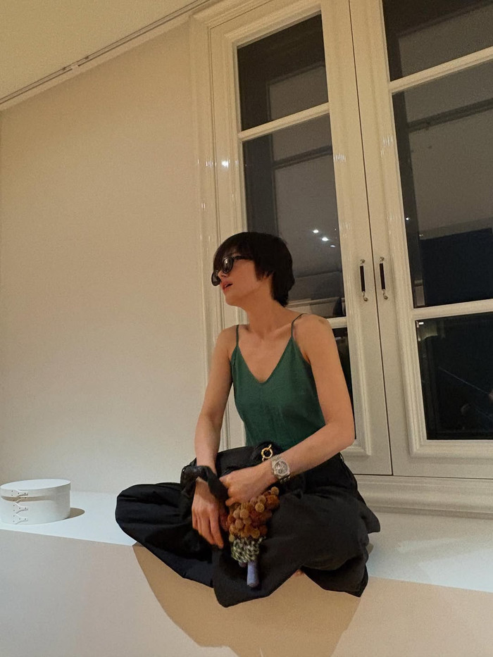 Mái tóc ngắn được cho là giúp Song Hye Kyo trở nên trẻ trung hơn. Ảnh: IGNV