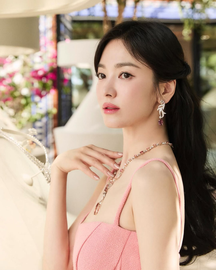 Song Hye Kyo trở nên khép kín hơn sau khi chia tay Song Joong Ki. Ảnh: IGNV