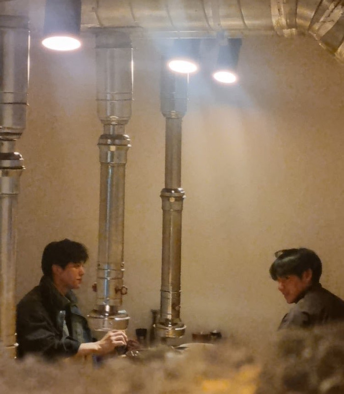 V (BTS) vướng tin đồn hẹn hò nam diễn viên hàng đầu showbiz Ảnh 3