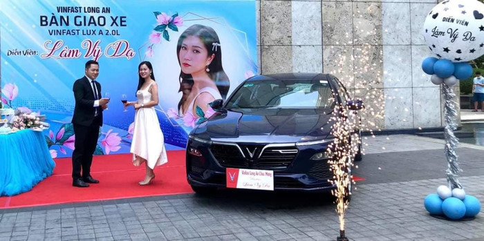 Chiếc xe 900 triệu của Lâm Vỹ Dạ hiện vẫn đang duy trì sức hút mạnh mẽ dù đã ngừng sản xuất.