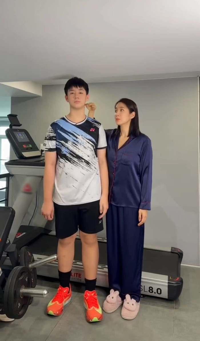 Chiếc máy chạy bộ được Lê Phương đầu tư cho bản thân và gia đình là chiếc máy Reebok SL8.0 Treadmill với mức giá khoảng 65 triệu đồng. (Ảnh: FBNV)