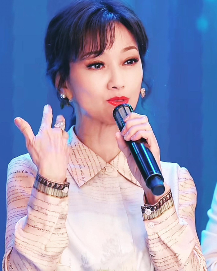 Nữ ca sĩ 71 tuổi bị kẻ lạ đột nhập vào phòng khách sạn, thực hiện hành vi biến thái Ảnh 4