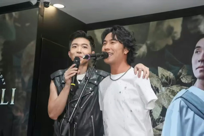 Nam ca sĩ gặp tai nạn cụt hai cánh tay, mẹ qua đời đúng ngày sinh nhật Ảnh 2