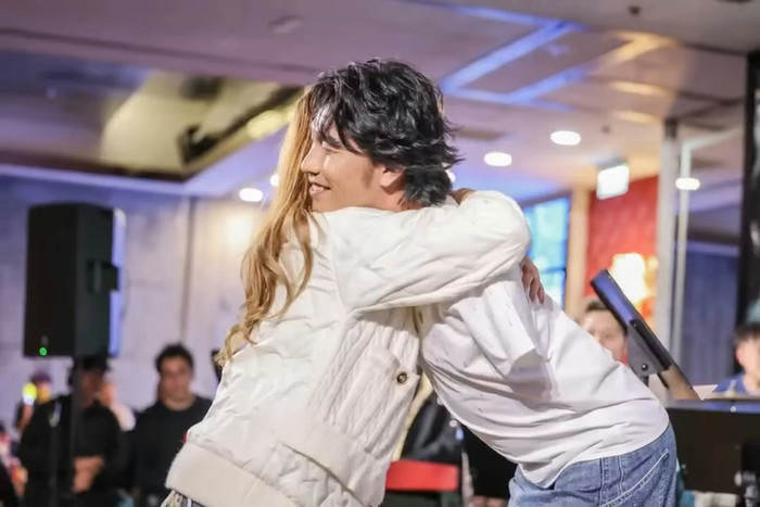 Nam ca sĩ gặp tai nạn cụt hai cánh tay, mẹ qua đời đúng ngày sinh nhật Ảnh 5