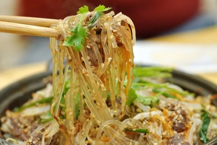 Ăn miến liên tục, cơ thể sẽ phát sinh những vấn đề đáng lưu ý. Ảnh minh hoạ