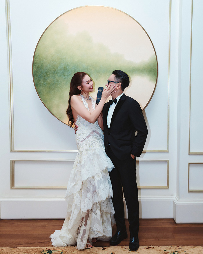 Chồng Thanh Hằng hiếm hoi 'hộ tống' vợ dự sự kiện, loạt hành động khiến dân tình khen ngợi hết lời Ảnh 2