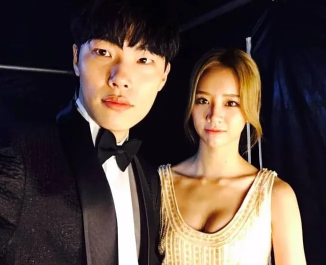 Việc Ryu Jun Yeol và Hyeri không xuất hiện trong cùng một khung hình khiến khán giả bàn tán vô cùng sôi nổi. Ảnh: IGNV