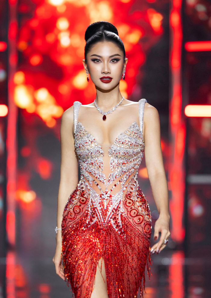 Đại diện Việt Nam Nguyễn Hoàng Phương Linh được kỳ vọng sẽ tiến sâu ở chung kết Miss Cosmo 2025 diễn ra vào tối nay 20/12.