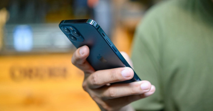 Người đàn ông ở Hà Nội vừa bị mất 3 tỷ đồng vì đầu tư sàn giao dịch tài chính giả mạo. Ảnh minh hoạ