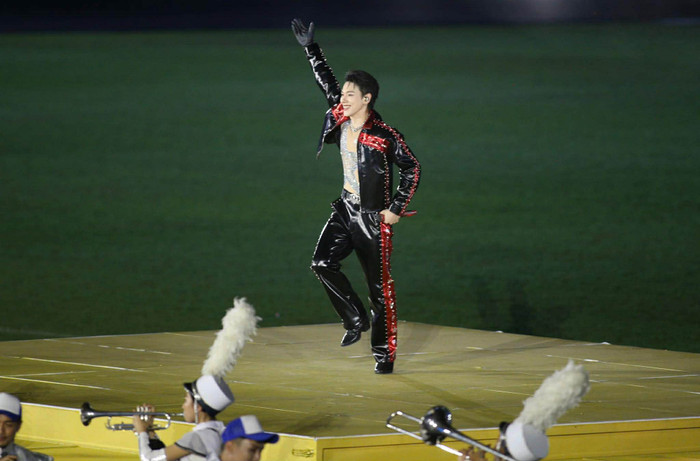 Sự xuất hiện bất ngờ của Hoa Daou Pittaya đã tạo nên một 'cơn sốt' trên khán đài.&nbsp;