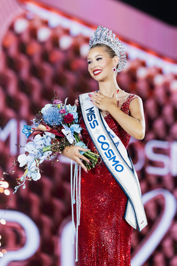 Yolina Lindquist chính thức đăng quang Miss Cosmo 2025. (Ảnh BTC)