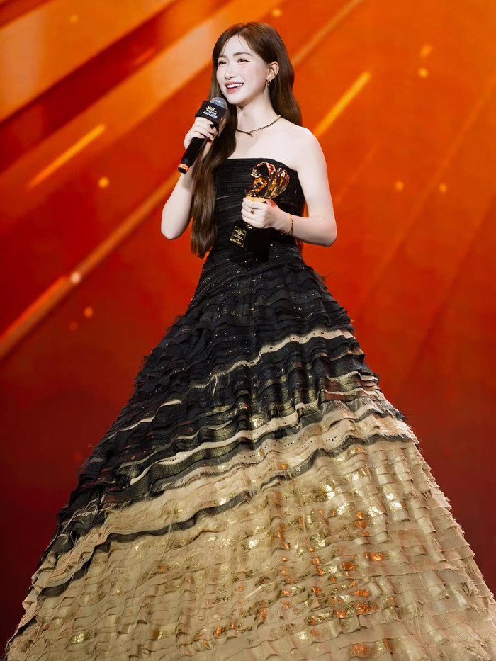 Hòa Minzy vừa nhận được tin mừng vào cuối năm, là một giải thưởng ghi nhận nỗ lực của cô trong 2025. (Ảnh IGNV)