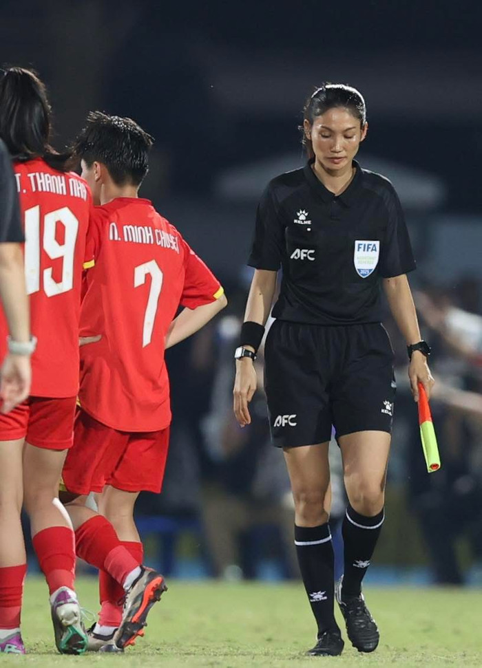Sau thông báo của AFC, trọng tài Lào được dự báo khó thoát án kỷ luật vì sai lầm khiến tuyển nữ Việt Nam thua Philippines. Ảnh: Anh Đồng
