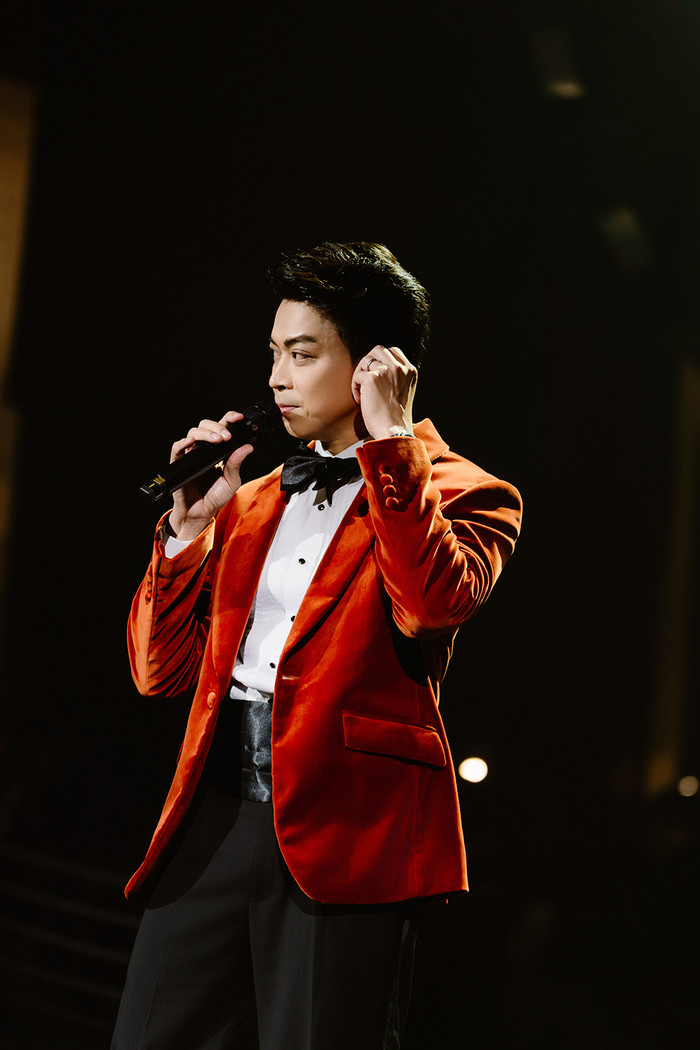 Khoảnh khắc Lân Nhã gặp 'sự cố' trong live concert khiến dân mạng rần rần.