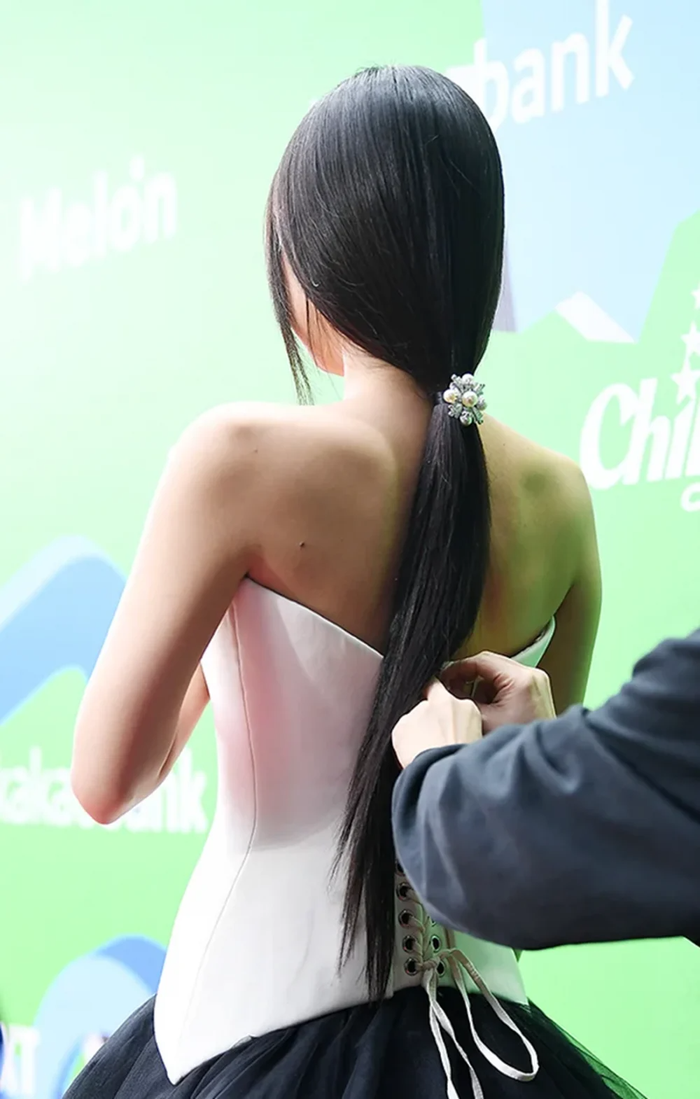 Lựa chọn của Jennie một lần nữa khẳng định đẳng cấp cũng như gu thẩm mỹ ngày càng chín muồi của cô.&nbsp;