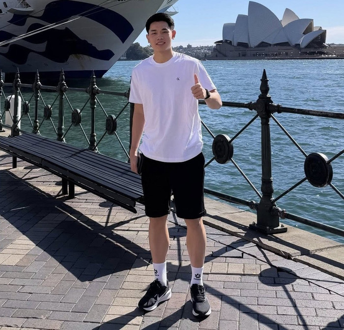 Chiếc đồng hồ 6 chữ số đã đồng hành cùng tiền đạo Đình Bắc trong nhiều chuyến đi. Ảnh: FBNV