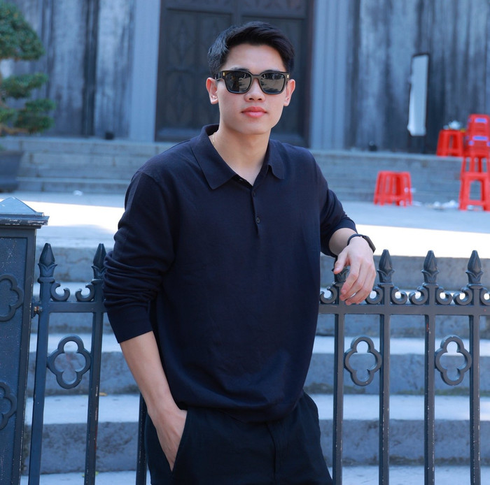 Chiếc đồng hồ 6 chữ số trong những bức ảnh đời thường của tiền đạo Đình Bắc. Ảnh: FBNV